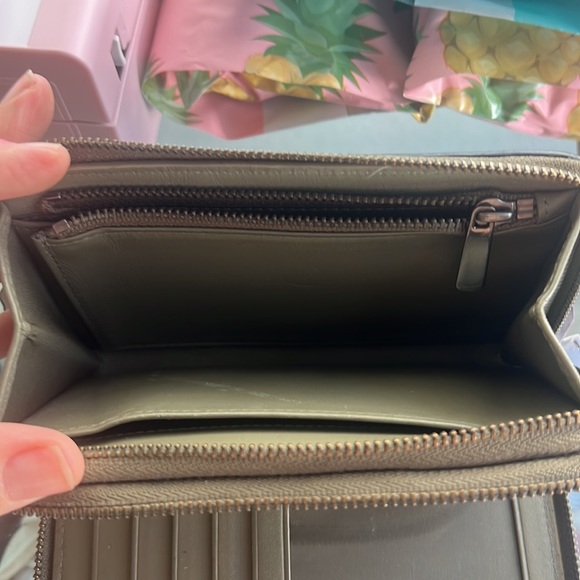 Coach Large Wallet EUC Olive Color Womens Clutch - Picture 7 of 15